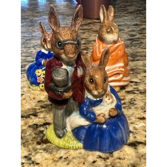 Royal Doulton Bunnykins Family Photograph 1972 - Picture 1 of 3